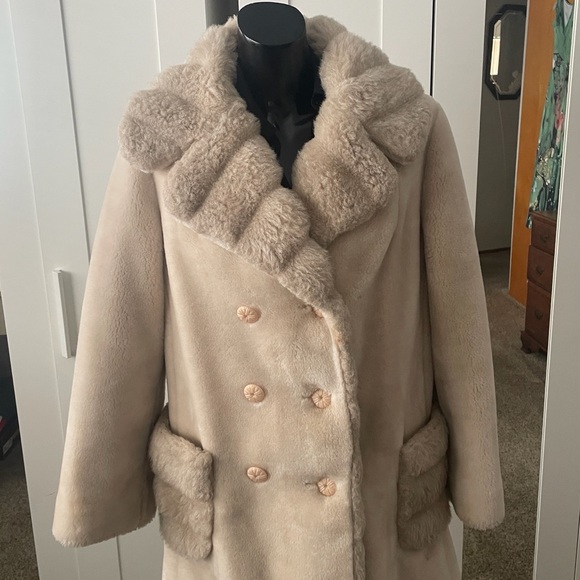 Women's Faux Fur Trimmed Coat - Picture 5 of 7